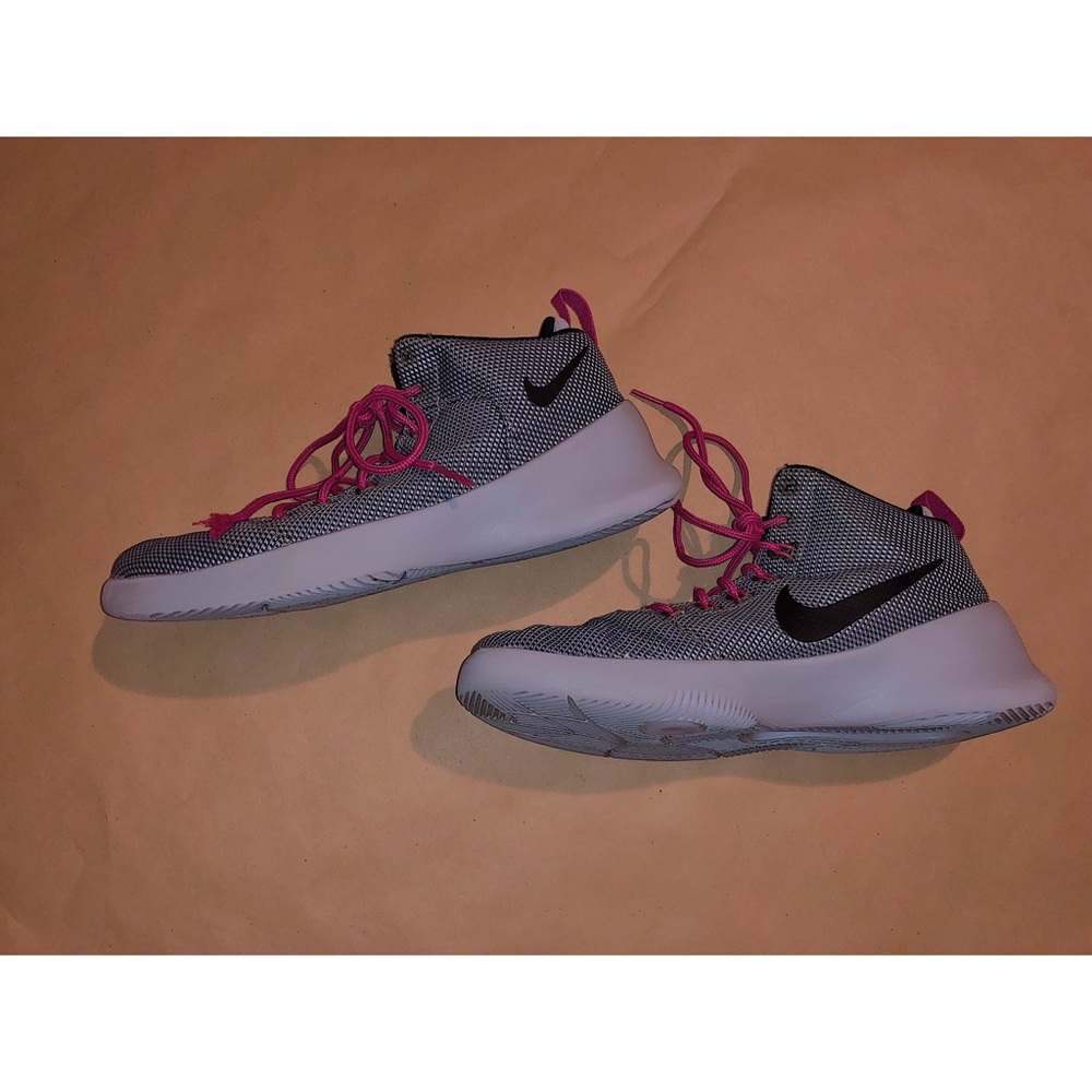 NIKE ATHLETIC SHOES FOR GIRLS!!